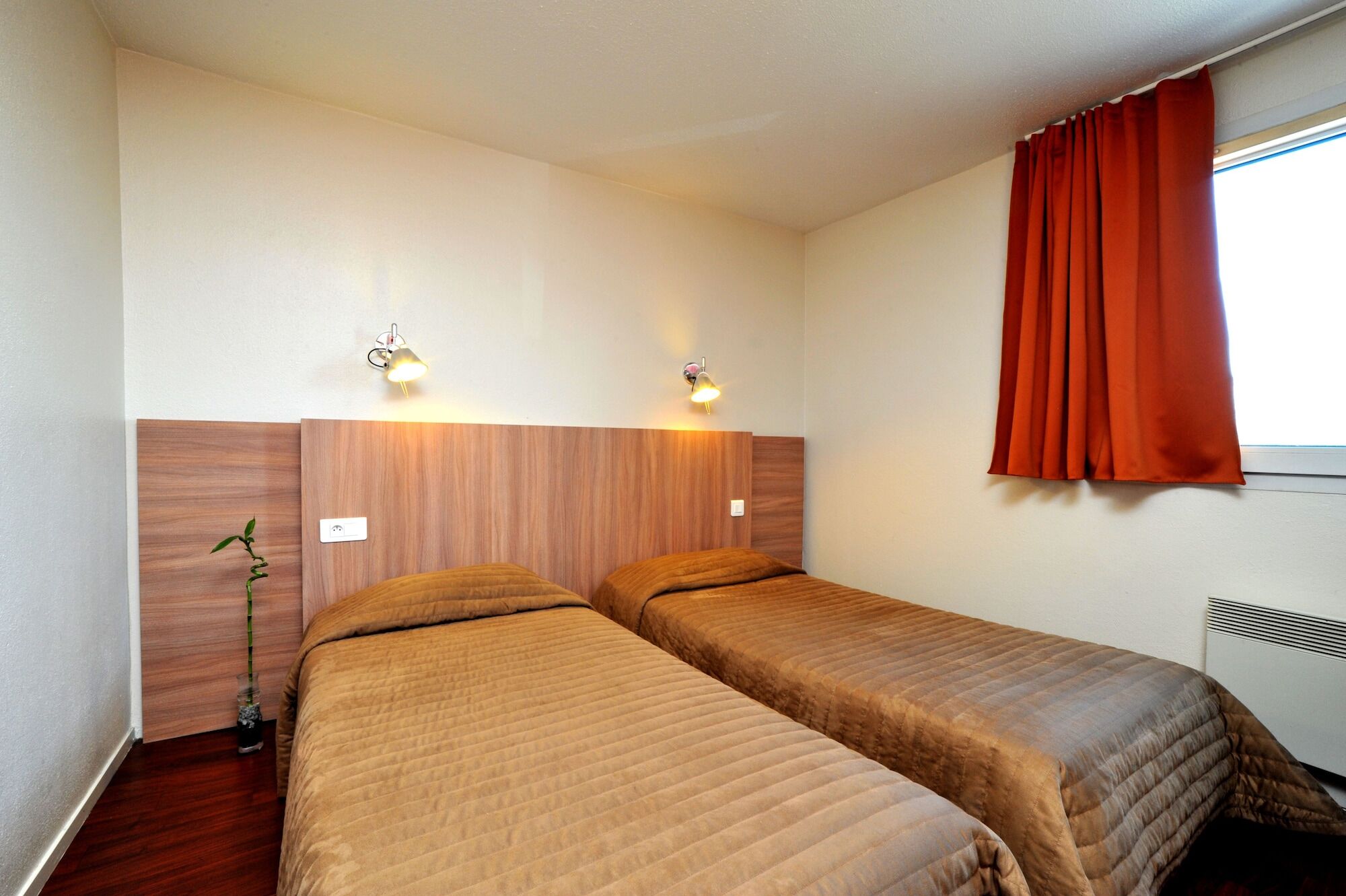 Kyriad Direct Agen Кастелькюлье Экстерьер фото